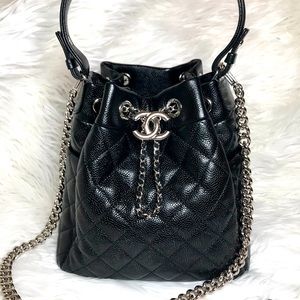 CHANEL Black caviar leather bucket bag medium